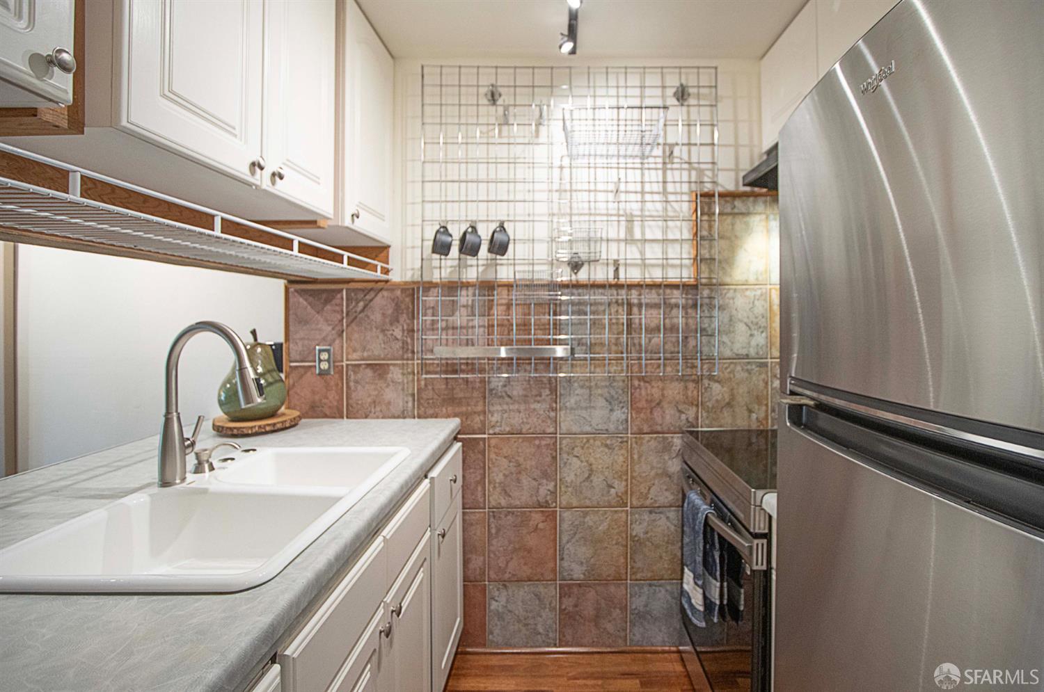 Photo #7: 425060256 Listing: Photo #7