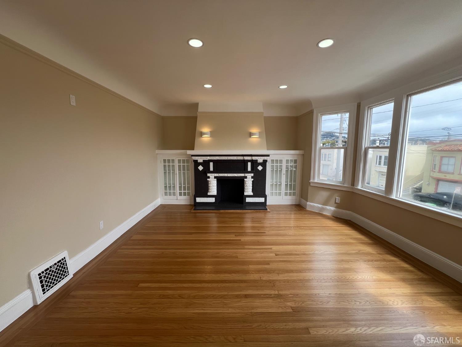 Detail Gallery Image 8 of 40 For 65 Ottawa Ave, San Francisco,  CA 94112 - 2 Beds | 1 Baths