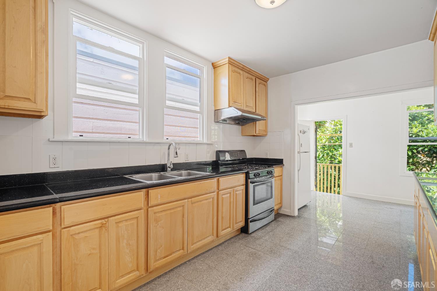 Detail Gallery Image 17 of 30 For 87 Whittier St, San Francisco,  CA 94112 - 3 Beds | 1 Baths