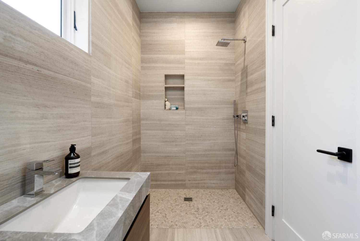 Detail Gallery Image 24 of 28 For 4822 19th St, San Francisco,  CA 94114 - 4 Beds | 4/1 Baths