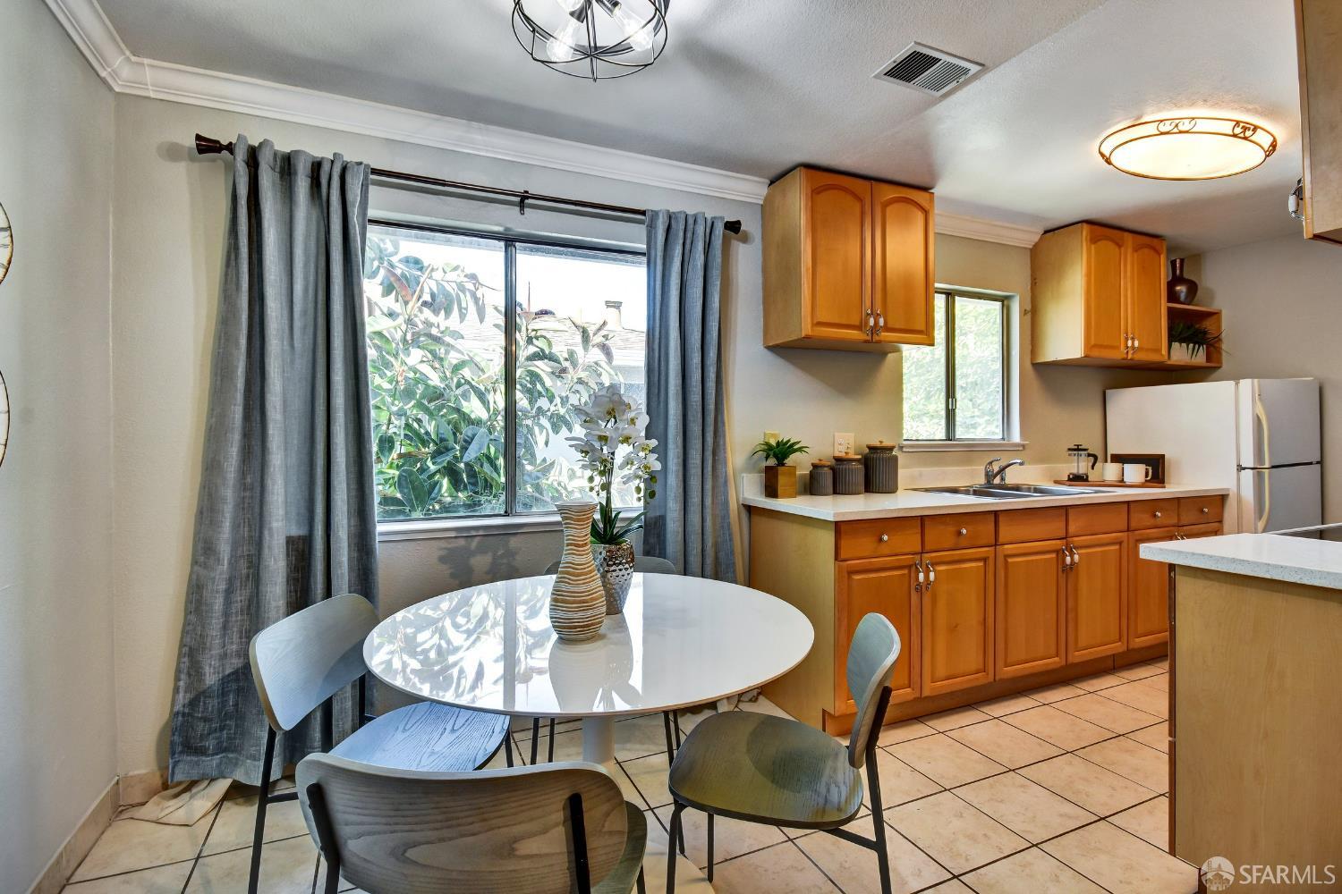 Detail Gallery Image 6 of 23 For 329 Blossom Hill Rd #4,  San Jose,  CA 95123 - 2 Beds | 1 Baths