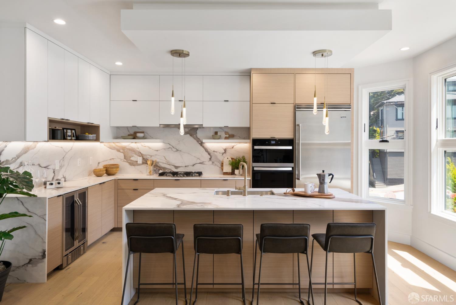 Detail Gallery Image 6 of 28 For 4822 19th St, San Francisco,  CA 94114 - 4 Beds | 4/1 Baths