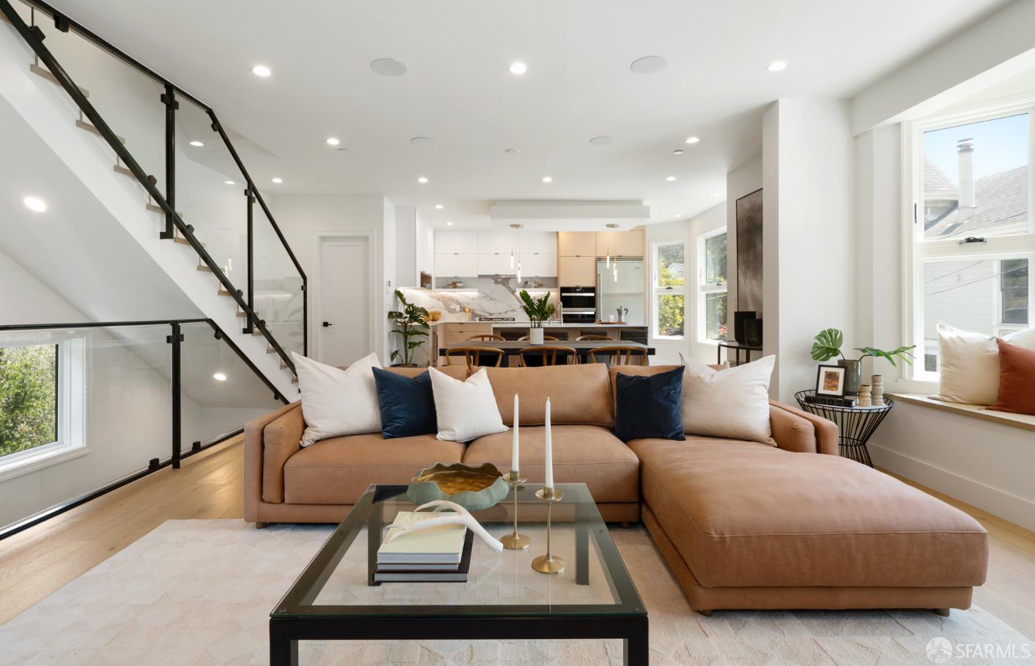 Detail Gallery Image 3 of 28 For 4822 19th St, San Francisco,  CA 94114 - 4 Beds | 4/1 Baths
