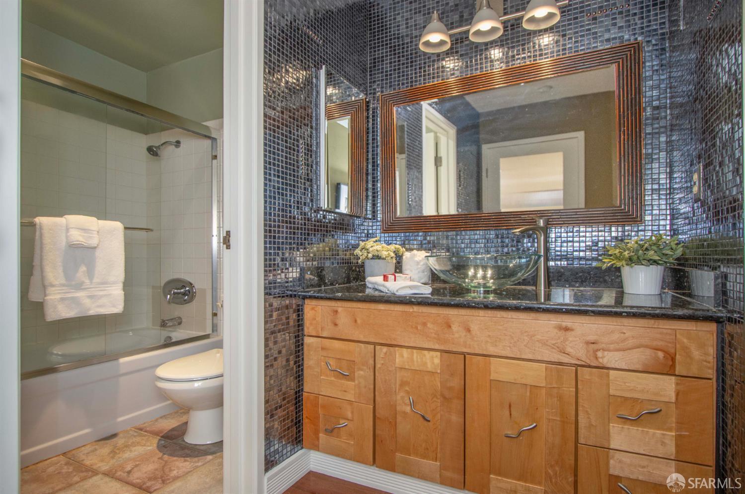 Photo #12: 425060256 Listing: Photo #12