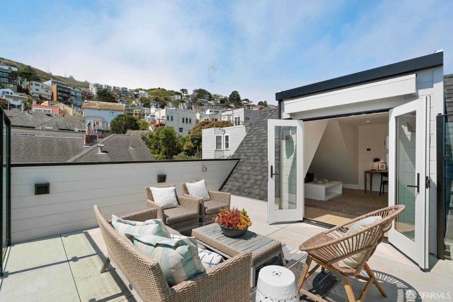Detail Gallery Image 12 of 28 For 4822 19th St, San Francisco,  CA 94114 - 4 Beds | 4/1 Baths