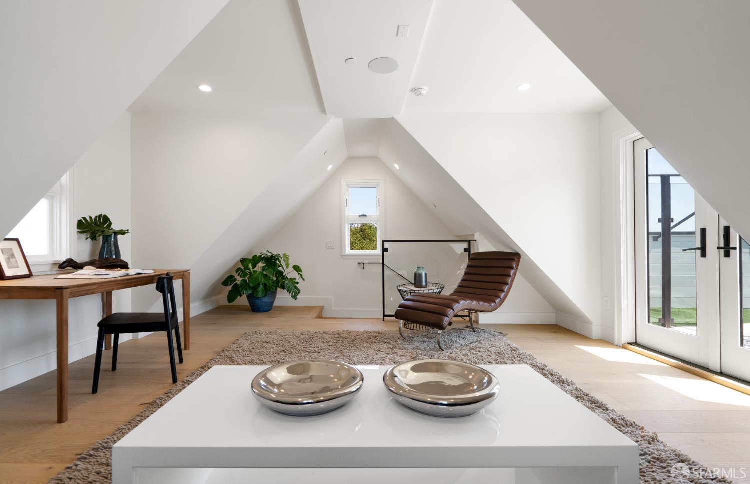 Detail Gallery Image 10 of 28 For 4822 19th St, San Francisco,  CA 94114 - 4 Beds | 4/1 Baths