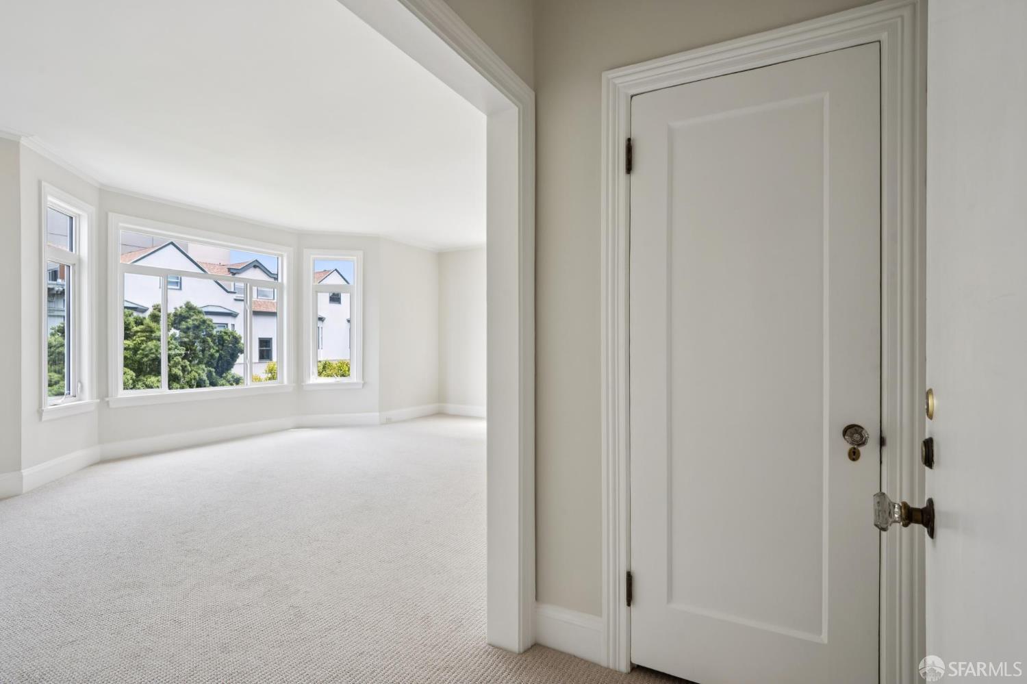 Photo #3: 425060337 Listing 