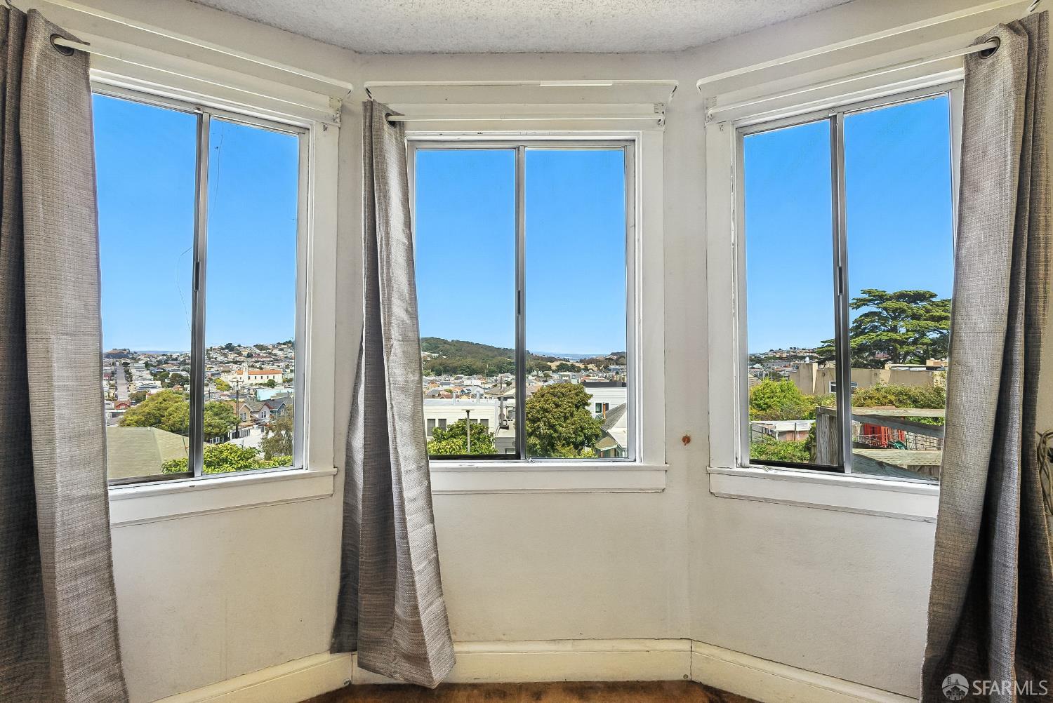 Detail Gallery Image 10 of 32 For 325 Pope St, San Francisco,  CA 94112 - 3 Beds | 2 Baths