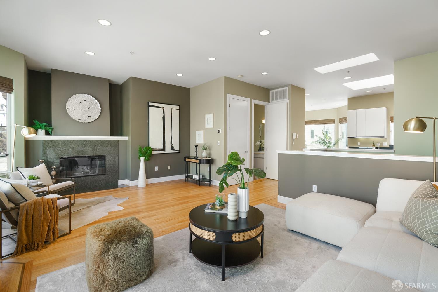 Detail Gallery Image 8 of 38 For 3310 19th St #303,  San Francisco,  CA 94110 - 3 Beds | 2/1 Baths