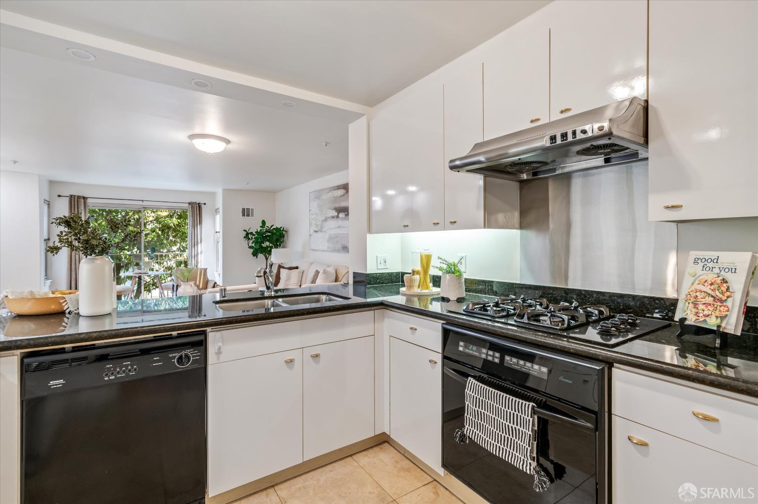 Detail Gallery Image 9 of 30 For 600 Chestnut St #211,  San Francisco,  CA 94133 - 2 Beds | 2 Baths