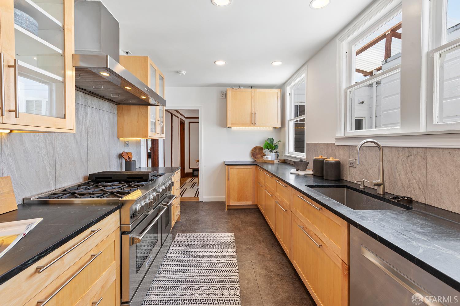 Detail Gallery Image 12 of 58 For 58 Sala Ter, San Francisco,  CA 94112 - 2 Beds | 2 Baths