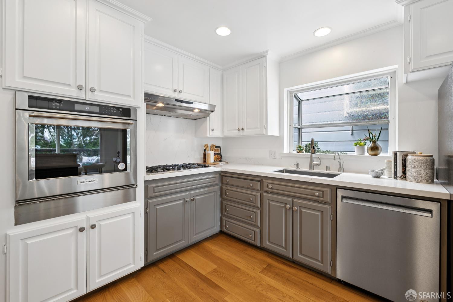 Detail Gallery Image 25 of 81 For 18 Cragmont Ave, San Francisco,  CA 94116 - 3 Beds | 3/1 Baths