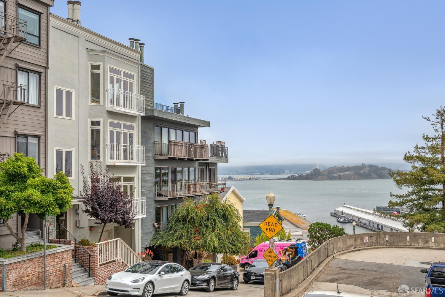 Detail Gallery Image 3 of 57 For 284 Union St, San Francisco,  CA 94133 - 2 Beds | 2 Baths