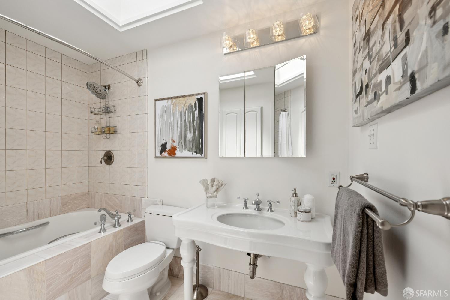 Detail Gallery Image 36 of 81 For 18 Cragmont Ave, San Francisco,  CA 94116 - 3 Beds | 3/1 Baths
