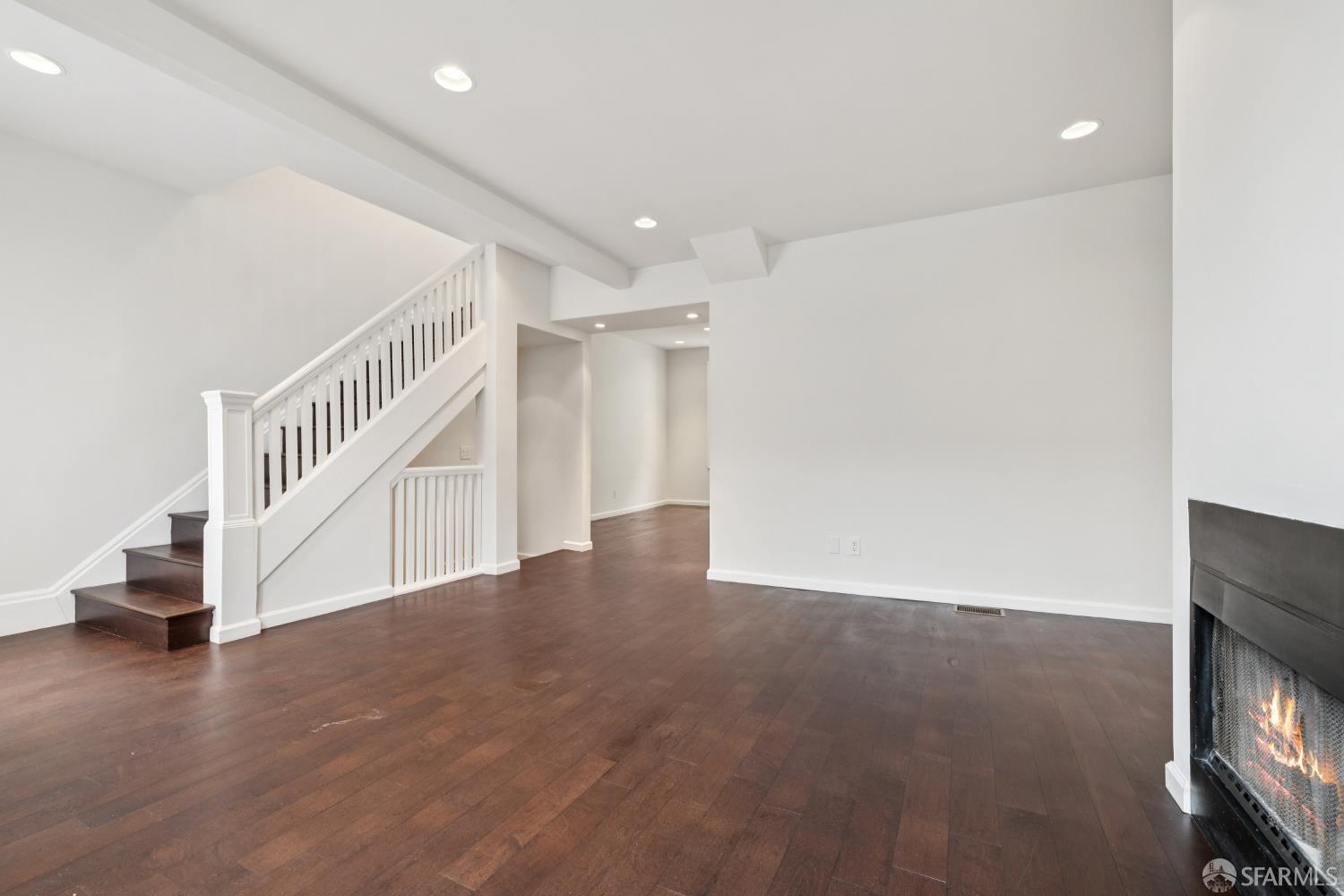 Detail Gallery Image 12 of 71 For 971 Filbert St, San Francisco,  CA 94133 - 4 Beds | 2/1 Baths