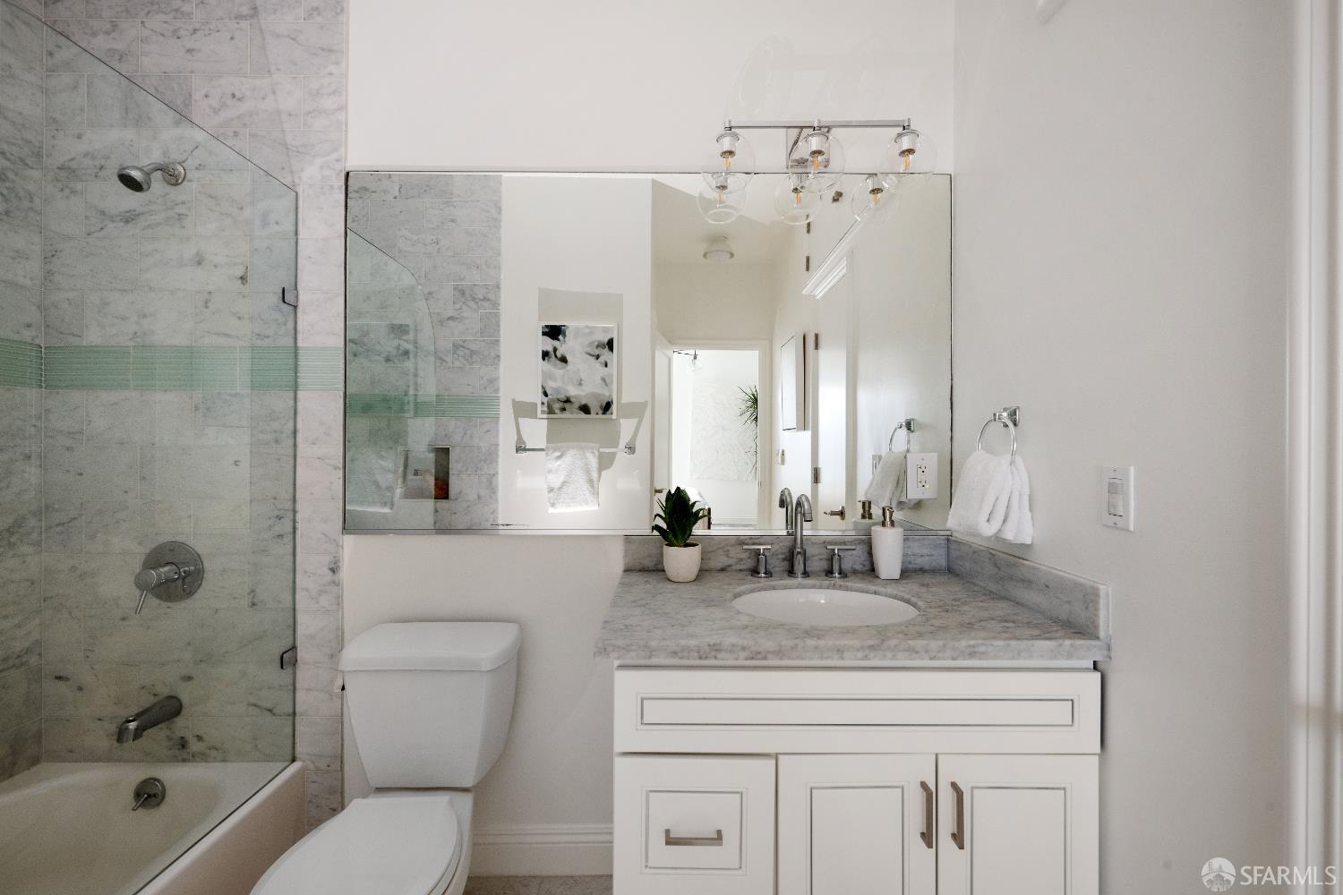 Photo #11: 425055304 Listing: Photo #11