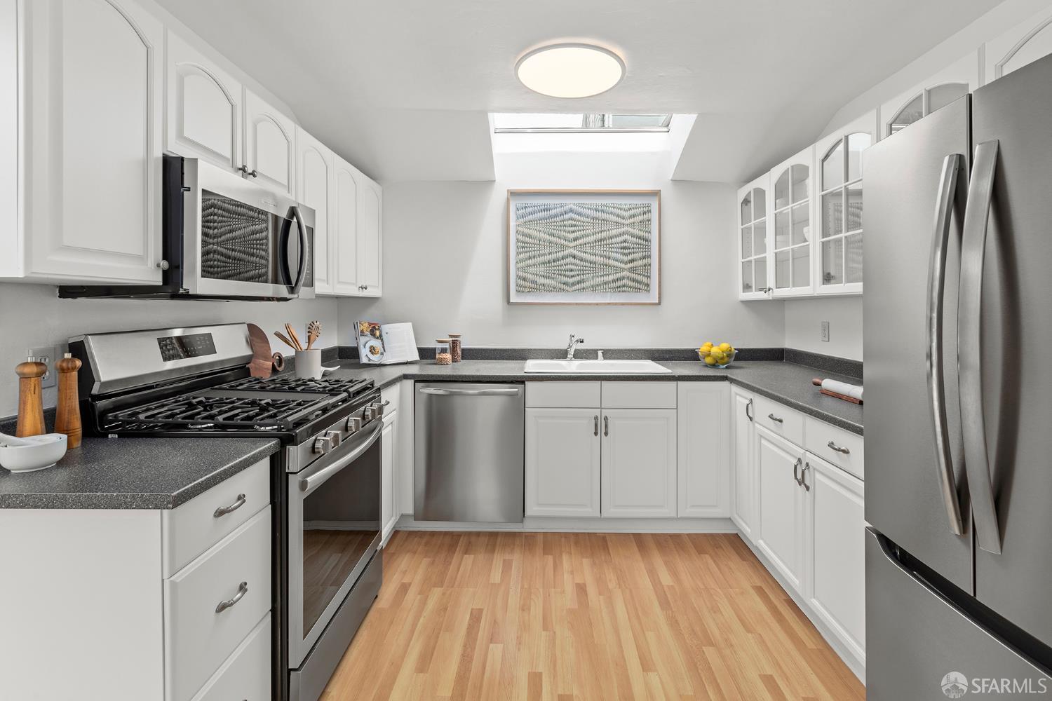 Detail Gallery Image 5 of 27 For 496 Ellsworth St, San Francisco,  CA 94110 - 1 Beds | 1 Baths