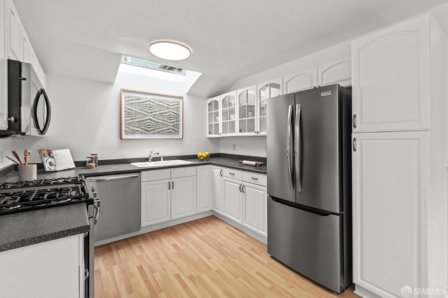 Detail Gallery Image 4 of 27 For 496 Ellsworth St, San Francisco,  CA 94110 - 1 Beds | 1 Baths
