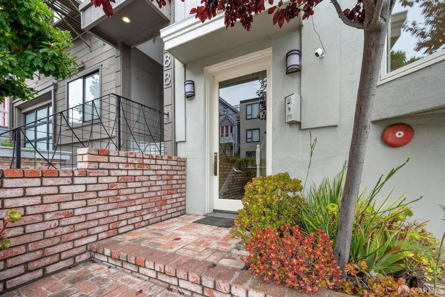 Detail Gallery Image 4 of 57 For 284 Union St, San Francisco,  CA 94133 - 2 Beds | 2 Baths