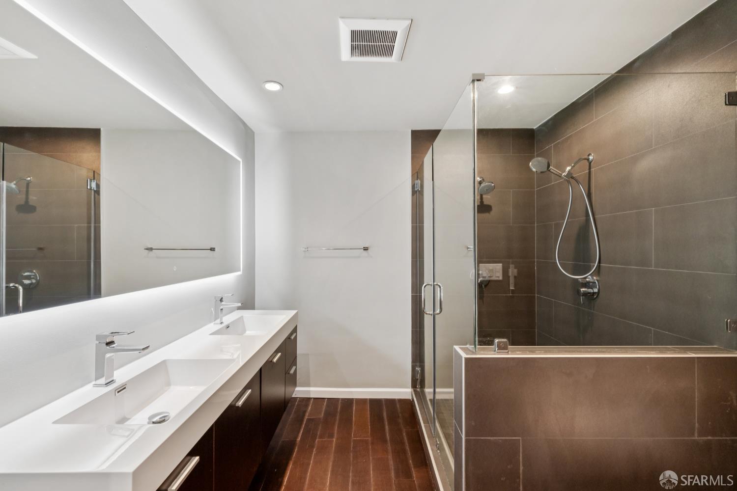 Detail Gallery Image 39 of 71 For 971 Filbert St, San Francisco,  CA 94133 - 4 Beds | 2/1 Baths