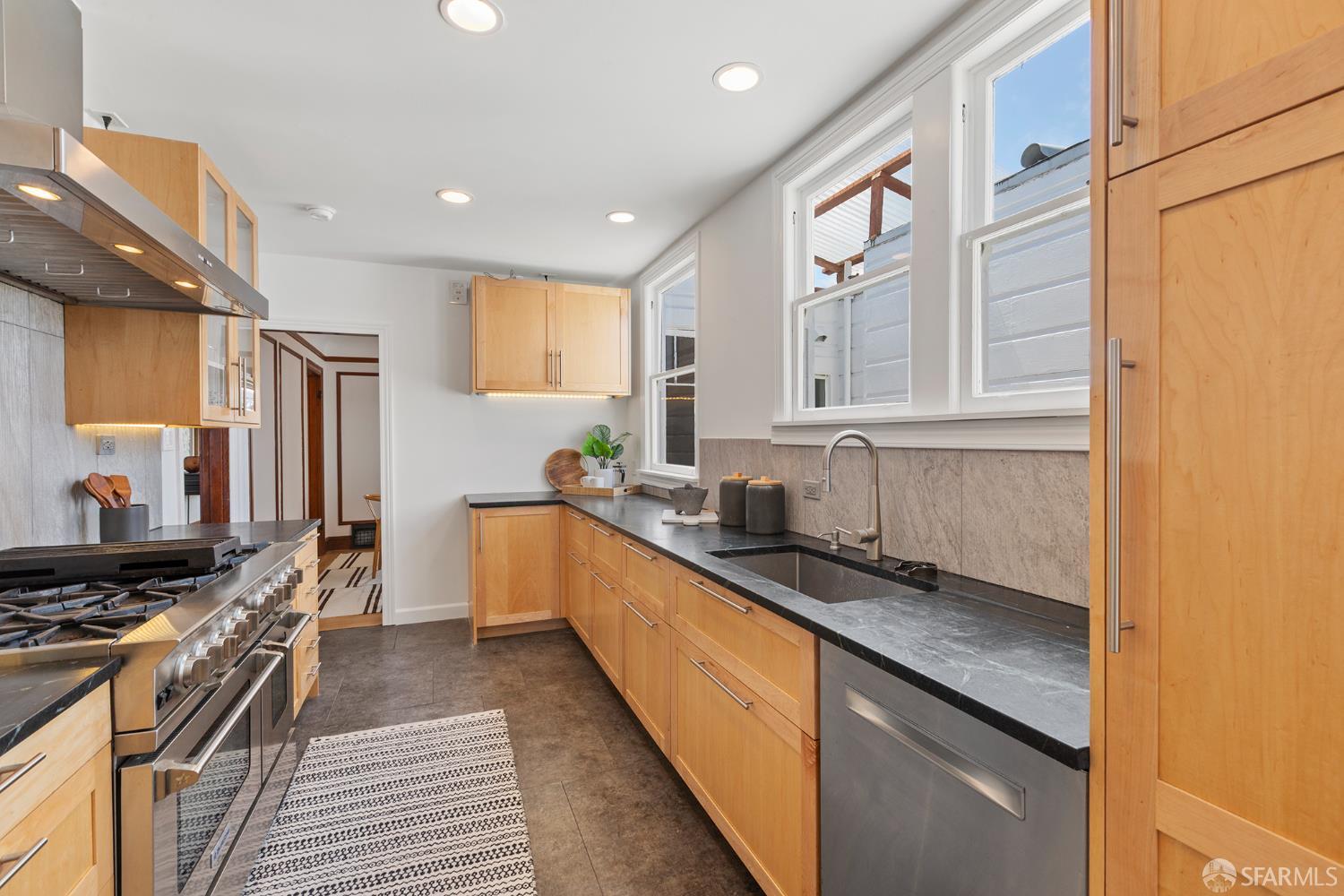 Detail Gallery Image 15 of 58 For 58 Sala Ter, San Francisco,  CA 94112 - 2 Beds | 2 Baths