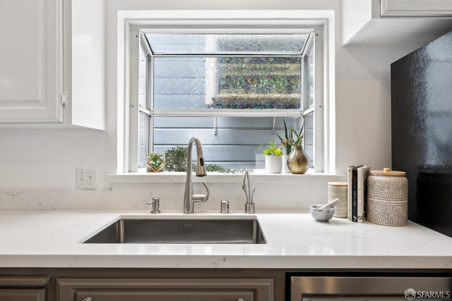 Detail Gallery Image 26 of 81 For 18 Cragmont Ave, San Francisco,  CA 94116 - 3 Beds | 3/1 Baths
