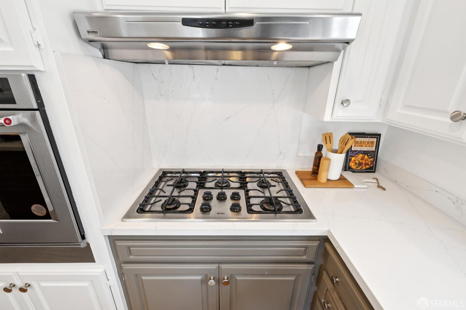 Detail Gallery Image 27 of 81 For 18 Cragmont Ave, San Francisco,  CA 94116 - 3 Beds | 3/1 Baths