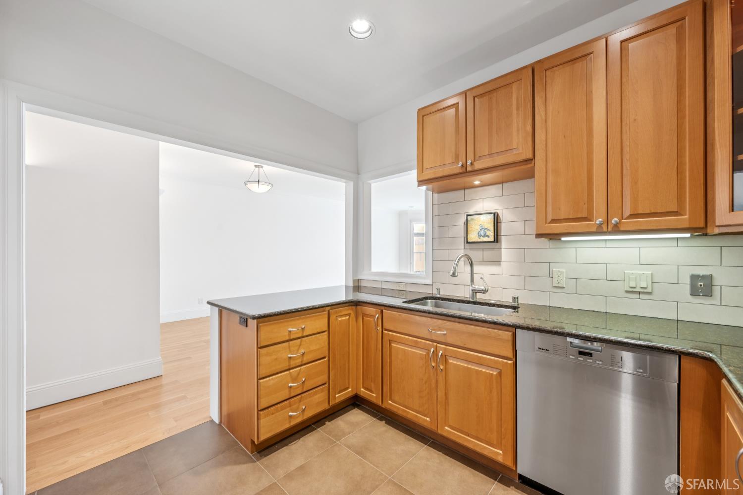 Detail Gallery Image 28 of 57 For 284 Union St, San Francisco,  CA 94133 - 2 Beds | 2 Baths