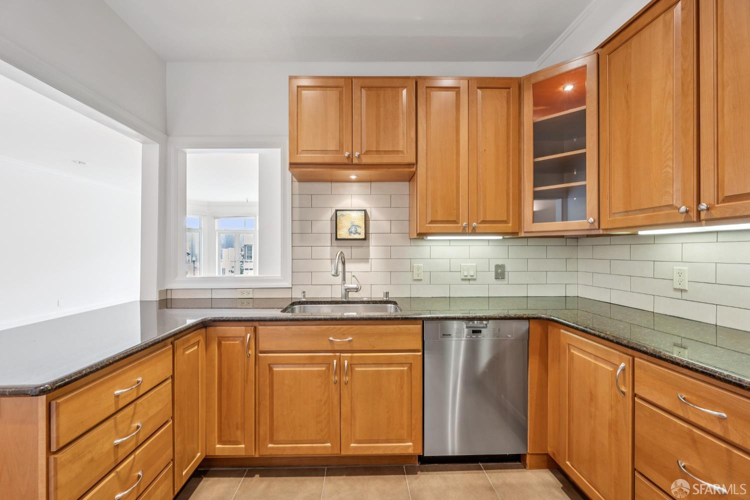 Detail Gallery Image 27 of 57 For 284 Union St, San Francisco,  CA 94133 - 2 Beds | 2 Baths