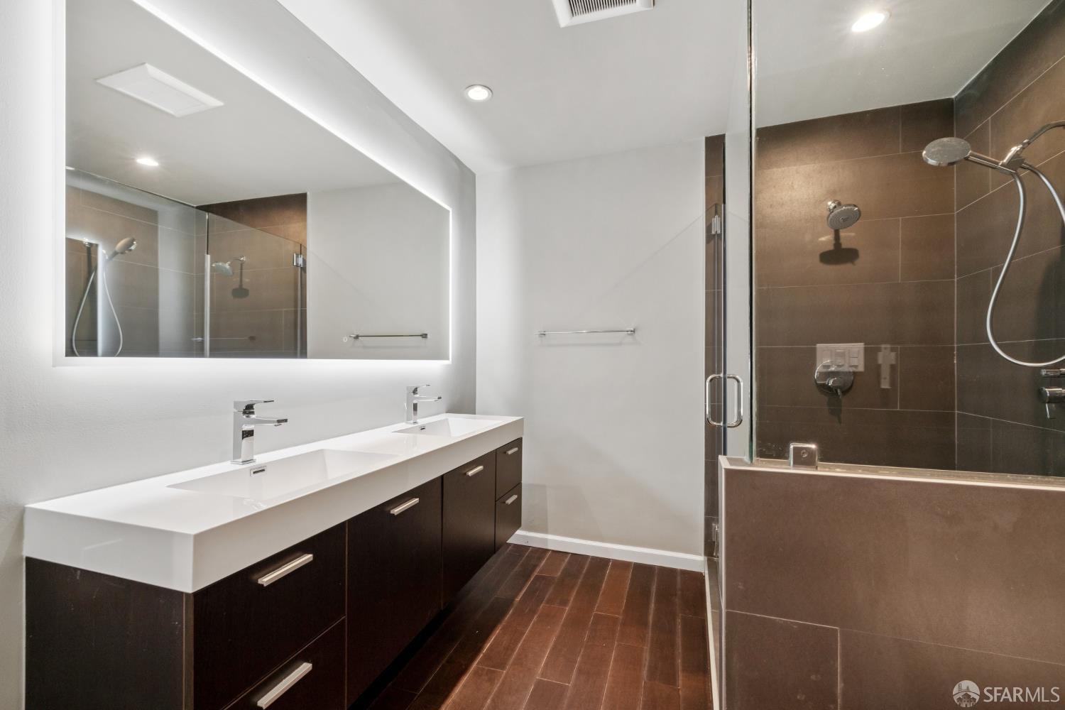 Detail Gallery Image 38 of 71 For 971 Filbert St, San Francisco,  CA 94133 - 4 Beds | 2/1 Baths