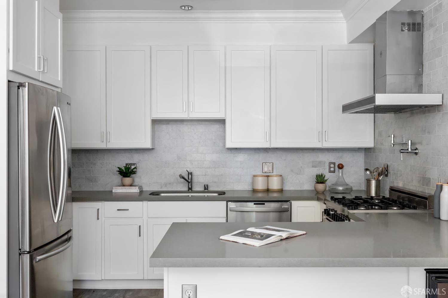 Photo #7: 425055304 Listing: Photo #7