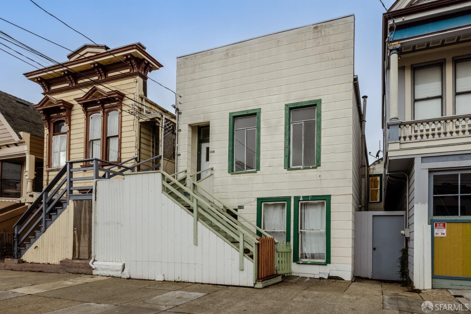 Photo #2: 425060761 Listing 
