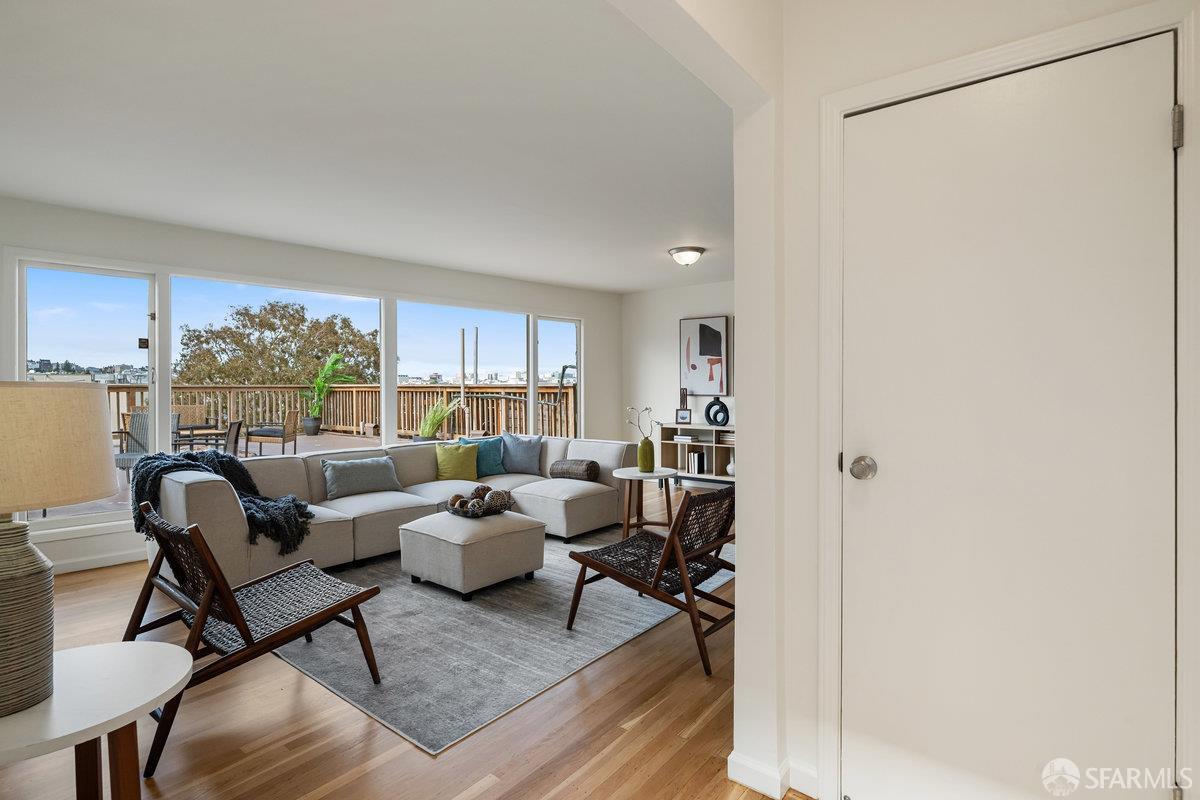 Photo #7: 425060319 Listing: Photo #7