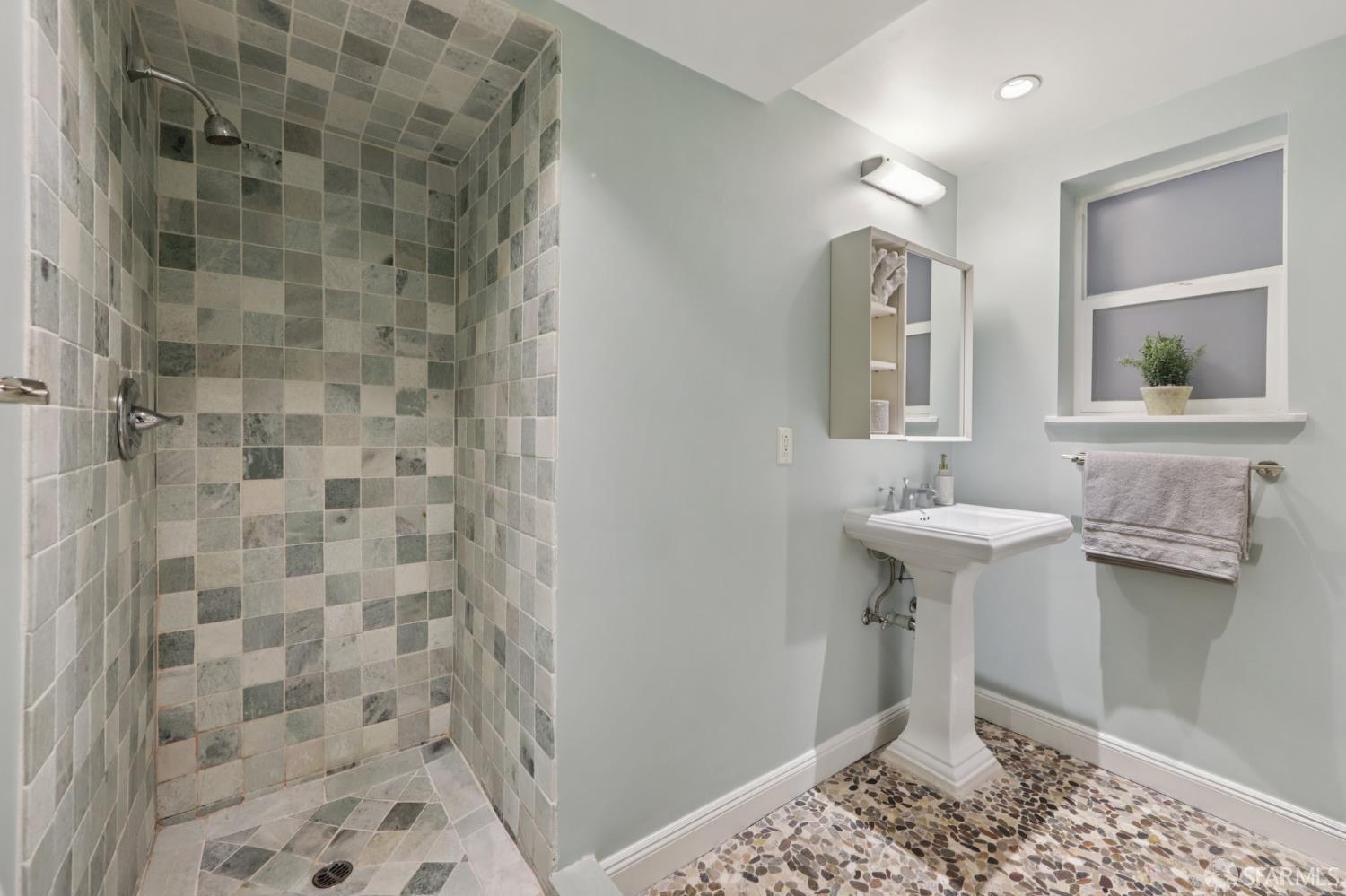 Detail Gallery Image 15 of 26 For 529 Broderick St a,  San Francisco,  CA 94117 - 1 Beds | 1 Baths