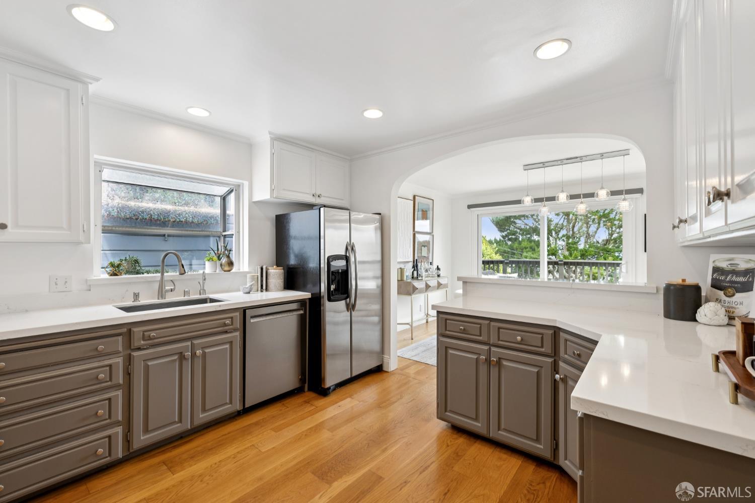 Detail Gallery Image 24 of 81 For 18 Cragmont Ave, San Francisco,  CA 94116 - 3 Beds | 3/1 Baths