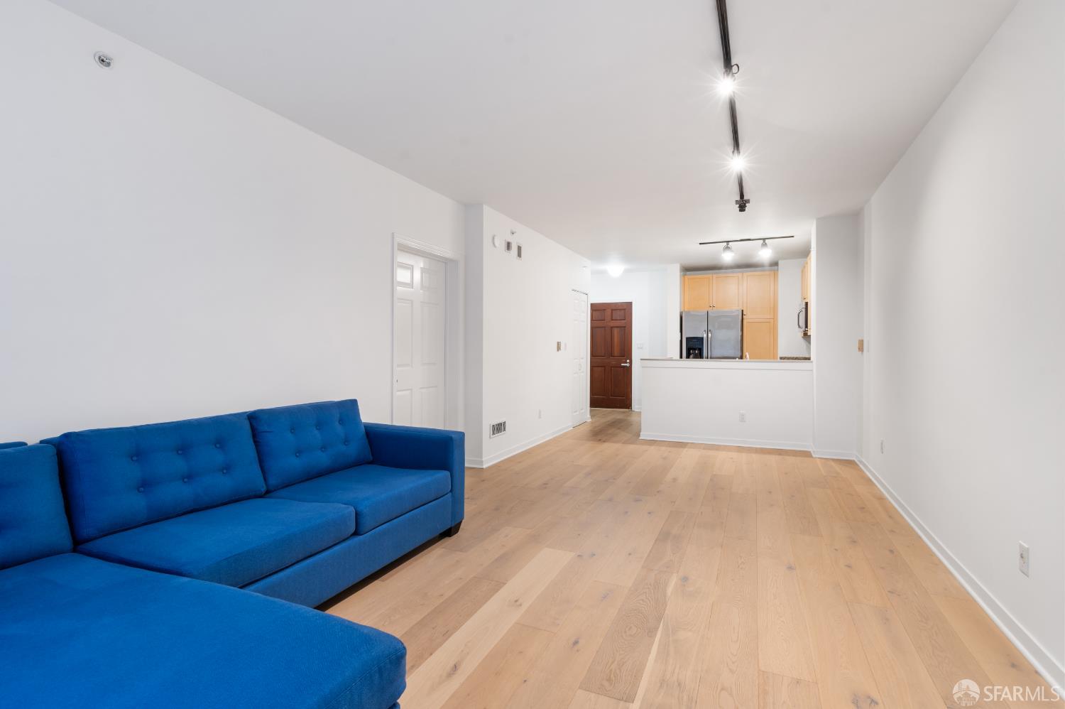 Photo #3: 425060867 Listing 