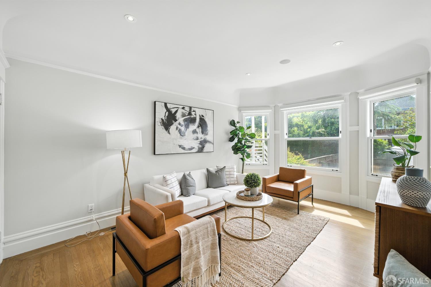 Detail Gallery Image 3 of 36 For 1207 Arguello Blvd, San Francisco,  CA 94122 - 3 Beds | 2/1 Baths