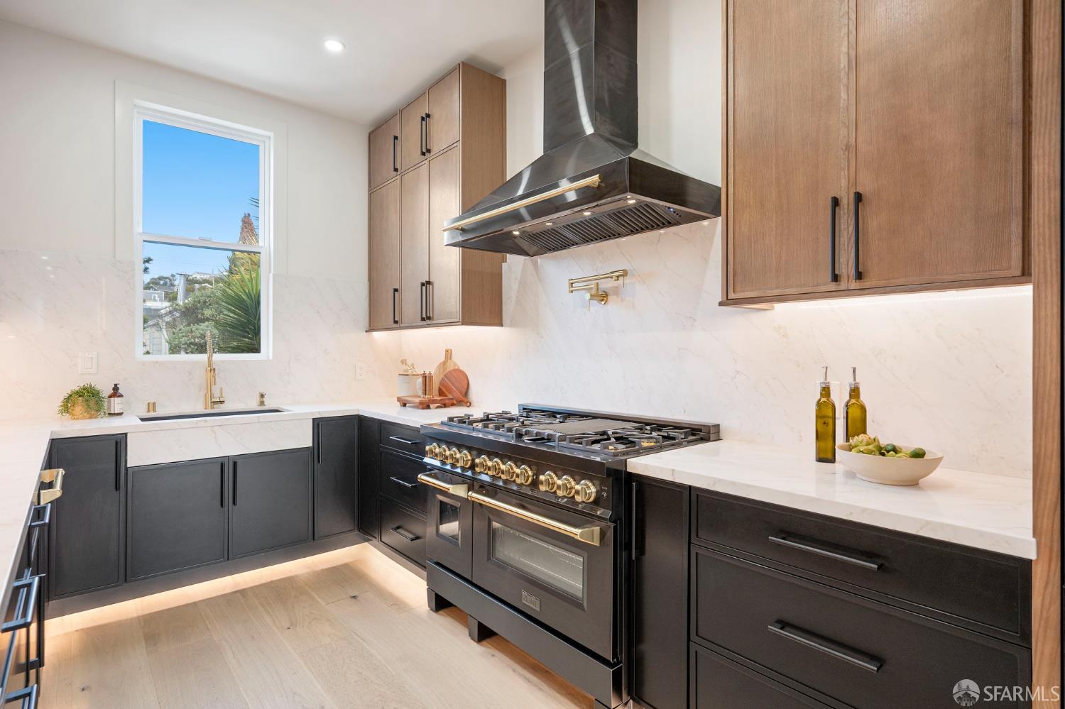 Detail Gallery Image 21 of 98 For 3237 Harrison St, San Francisco,  CA 94110 - 4 Beds | 4 Baths