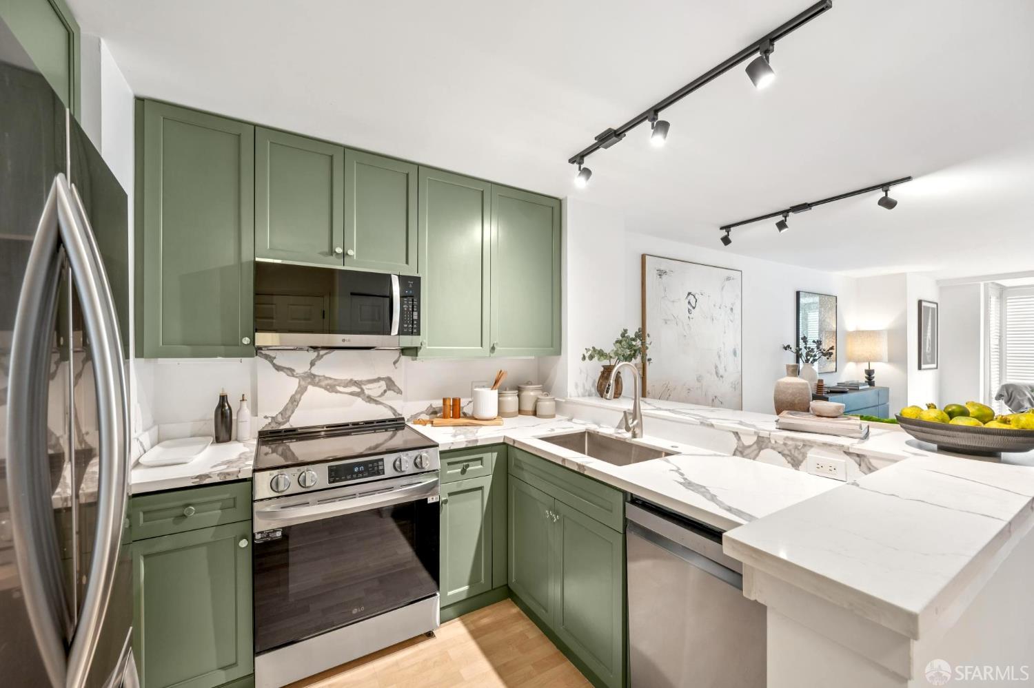Photo #5: 425060050 Listing 