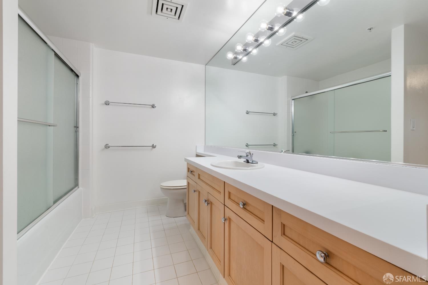 Photo #7: 425060867 Listing: Photo #7