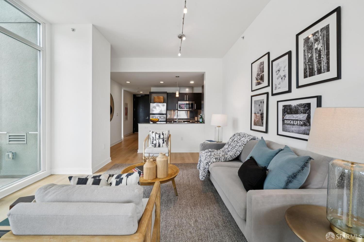 Photo #6: 425060762 Listing 
