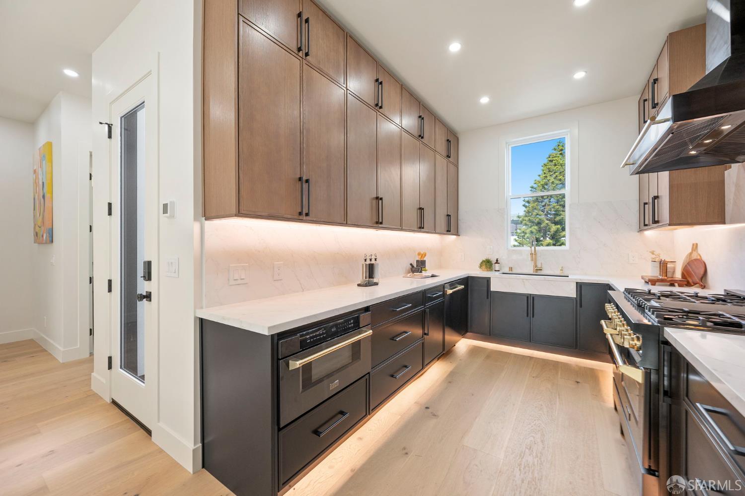Detail Gallery Image 19 of 98 For 3237 Harrison St, San Francisco,  CA 94110 - 4 Beds | 4 Baths