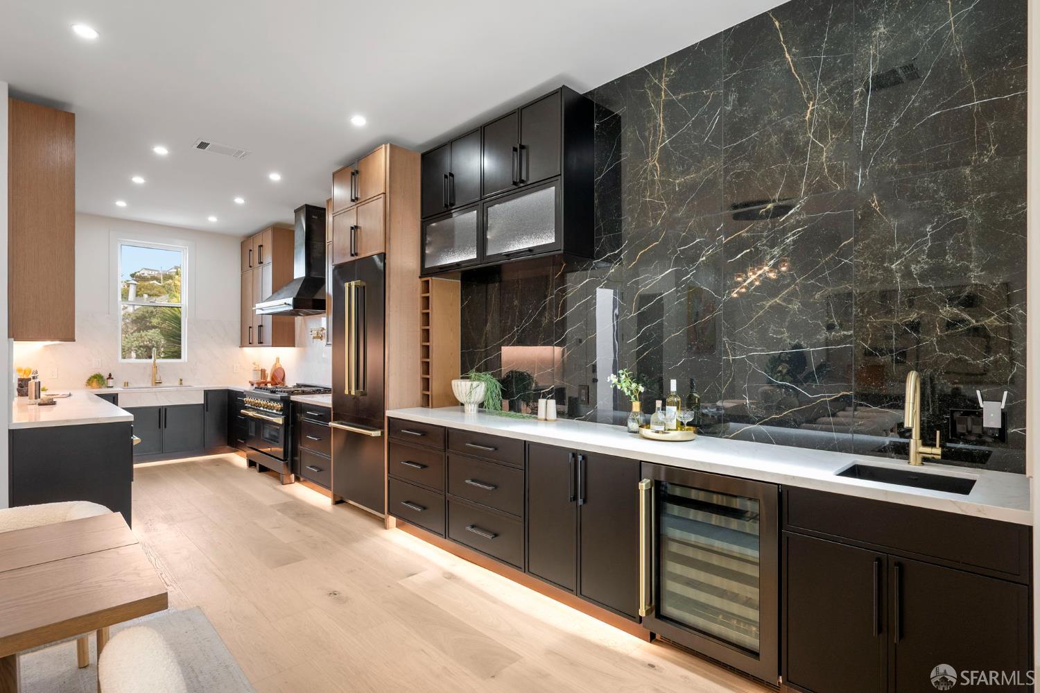 Detail Gallery Image 18 of 98 For 3237 Harrison St, San Francisco,  CA 94110 - 4 Beds | 4 Baths