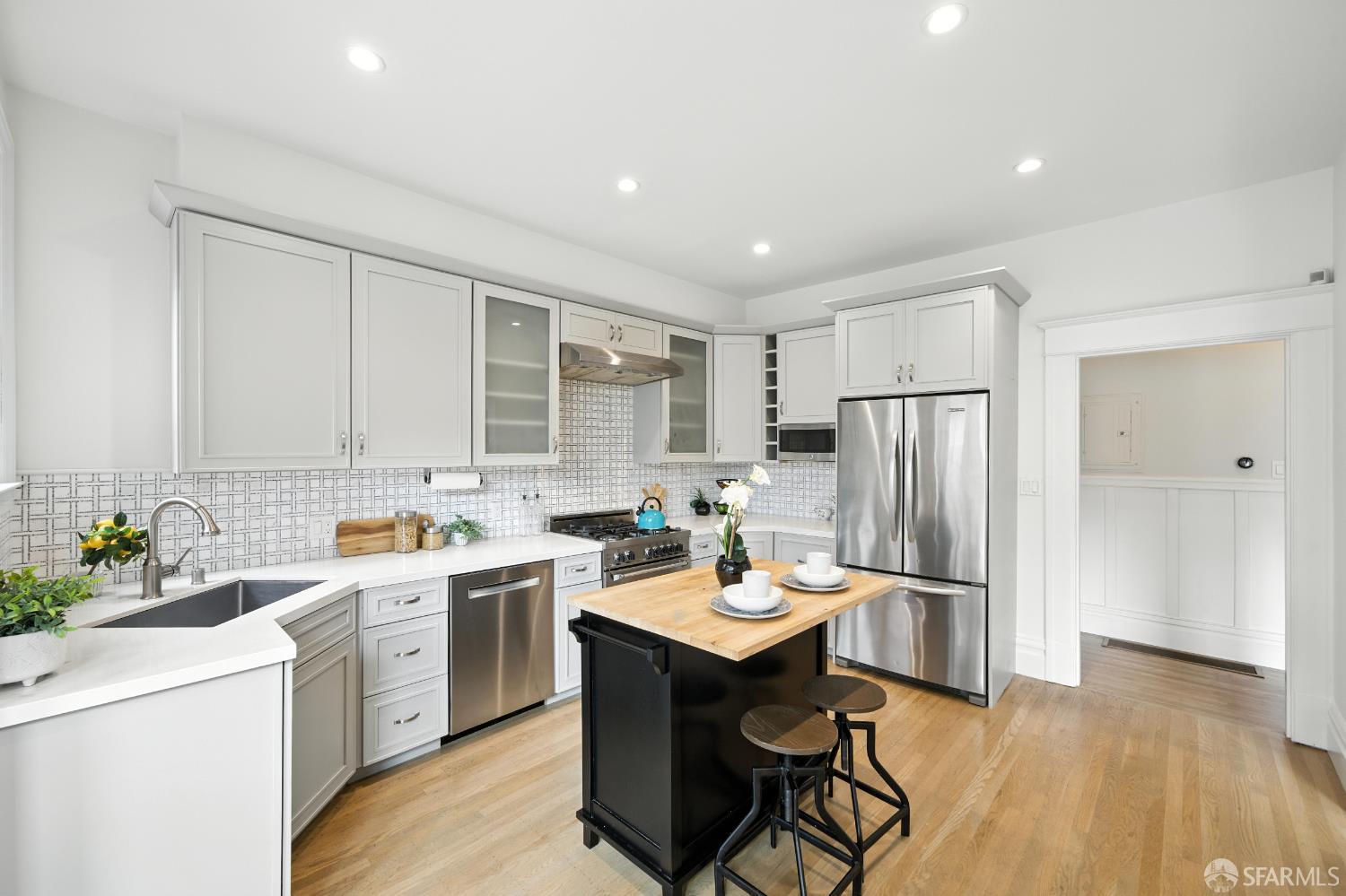 Detail Gallery Image 14 of 36 For 1207 Arguello Blvd, San Francisco,  CA 94122 - 3 Beds | 2/1 Baths
