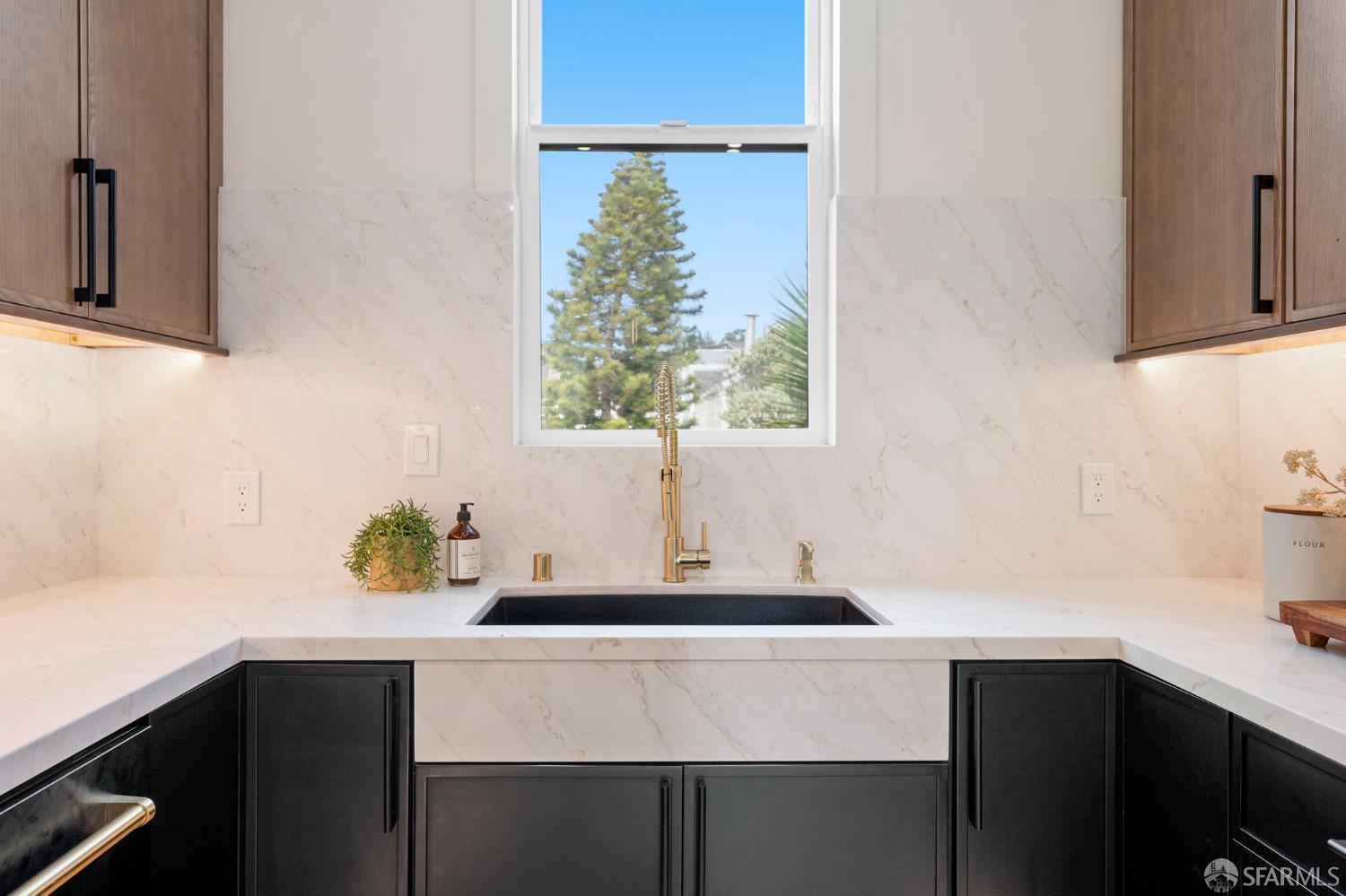 Detail Gallery Image 24 of 98 For 3237 Harrison St, San Francisco,  CA 94110 - 4 Beds | 4 Baths