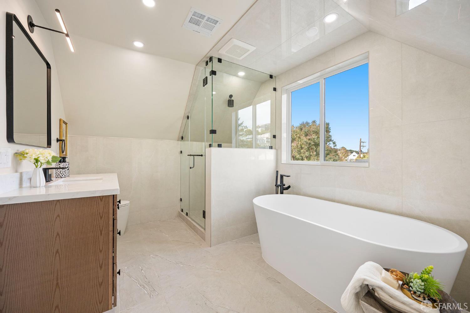 Detail Gallery Image 39 of 98 For 3237 Harrison St, San Francisco,  CA 94110 - 4 Beds | 4 Baths