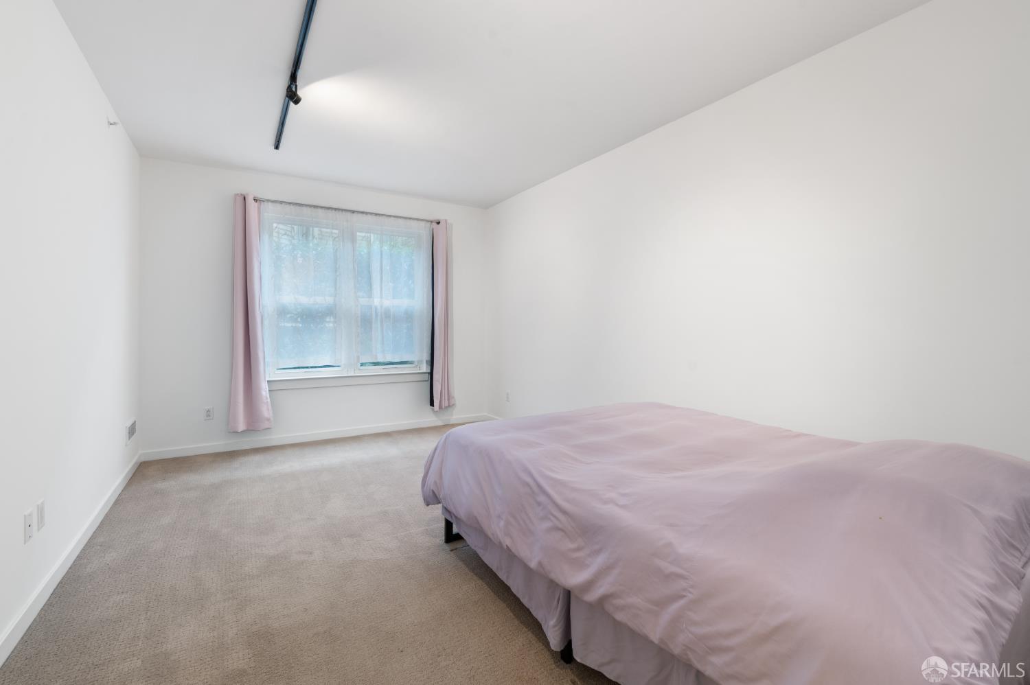 Photo #6: 425060867 Listing 