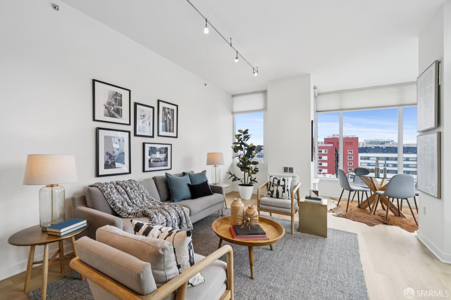 Browse active condo listings in HAYES VALLEY