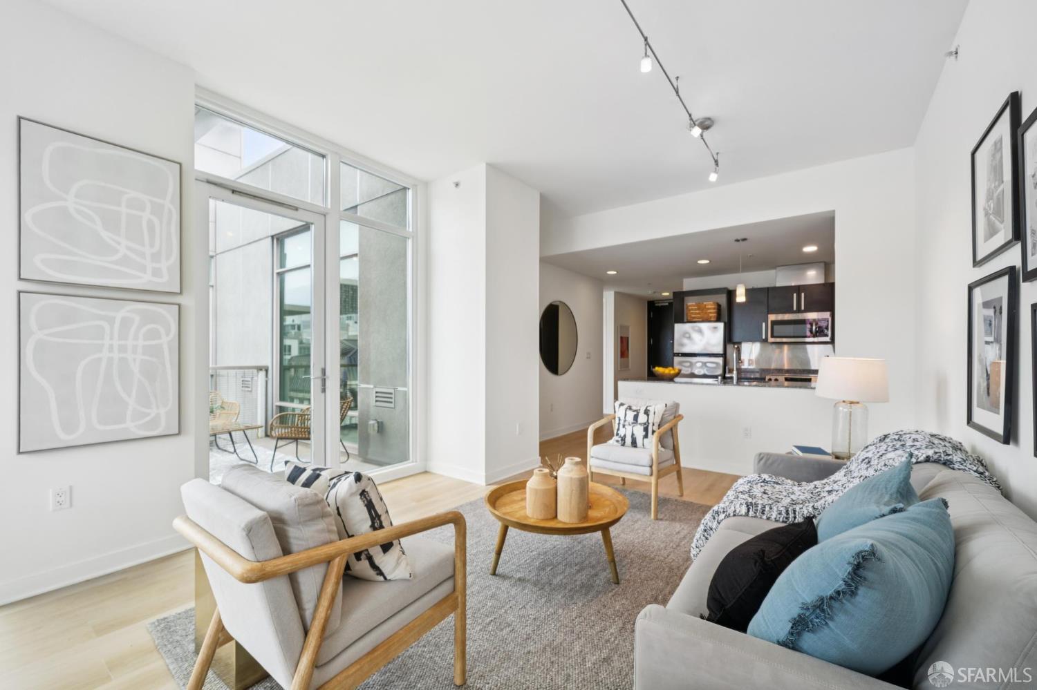 Photo #5: 425060762 Listing 