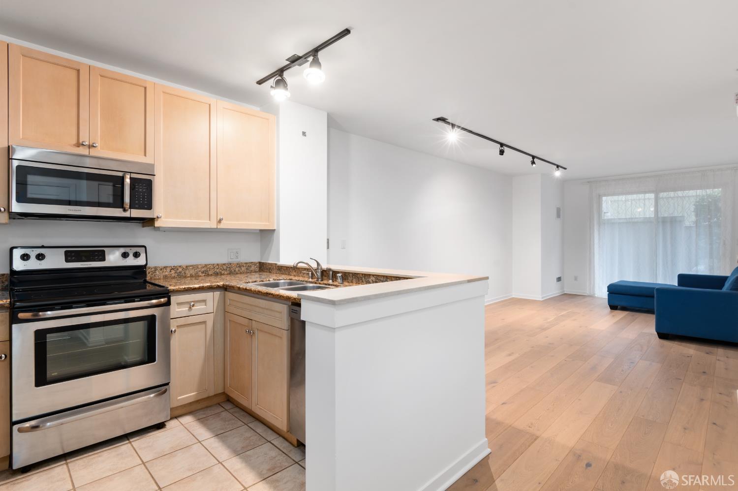 Photo #4: 425060867 Listing 